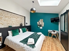 PRESTIGIOUS 10-ROOM PROPERTY NEAR LA ROCHELLE