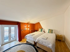 PRESTIGIOUS 10-ROOM PROPERTY NEAR LA ROCHELLE