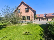 Fermette rénovée de 275 m² habitables sur 2790 m² de terrain – 399 000 € HAI