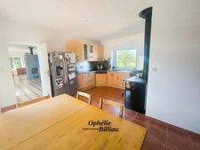 Fermette rénovée de 275 m² habitables sur 2790 m² de terrain – 399 000 € HAI