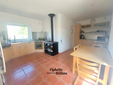 Fermette rénovée de 275 m² habitables sur 2790 m² de terrain – 399 000 € HAI
