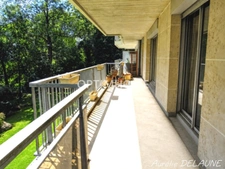 Appartement 92m2 - T4 - 2 chambres - Balcon - Cave - Box - Proche centre-ville et gare RER D 