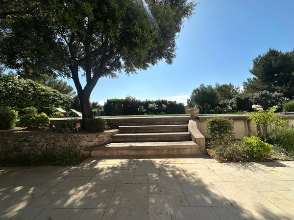 AIX EN PROVENCE LA DURANNE - Maison 159M2 -Double garage 80m2 -T3 50m2 - Terrain 1236m2
