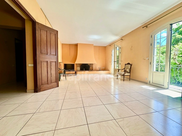 AIX EN PROVENCE - QUARTIER HOPITAL - Maison 309 m2 Terrain 1032m2 Possible 2 appartements