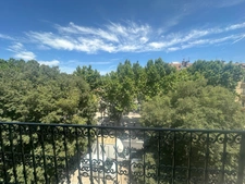 AIX EN PROVENCE - NEAR PLACE DE LA ROTONDE - 1-room top floor with balcony