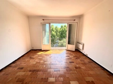 AIX EN PROVENCE - NEAR PLACE DE LA ROTONDE - 1-room top floor with balcony