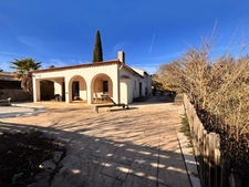 Sous compromis !!! Havre de Paix sans Vis-à-vis : Villa Familiale avec Piscine et Vue Garrigue