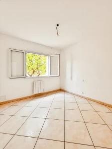 🏡 À vendre – Villa 4 pièces avec piscine, Garage agricole – Nébian