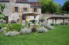 Charming 7-room priory near Blois with panoramic views, 3 minutes from the lake and golf course, ideal as a second home