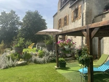 Charming 7-room priory near Blois with panoramic views, 3 minutes from the lake and golf course, ideal as a second home