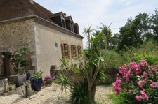 Charming 7-room priory near Blois with panoramic views, 3 minutes from the lake and golf course, ideal as a second home