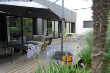 Contemporary house to discover in Saint Cyr sur Loire with swimming pool, pergola and a magnificent garden, large garage plus full basement (37) 