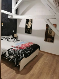 Charming 7-room priory near Blois with panoramic views, 3 minutes from the lake and golf course, ideal as a second home