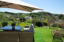 Charming 7-room priory near Blois with panoramic views, 3 minutes from the lake and golf course, ideal as a second home