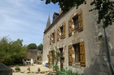 Charming 7-room priory near Blois with panoramic views, 3 minutes from the lake and golf course, ideal as a second home