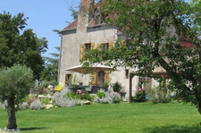 Charming 7-room priory near Blois with panoramic views, 3 minutes from the lake and golf course, ideal as a second home