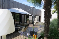 Contemporary house to discover in Saint Cyr sur Loire with swimming pool, pergola and a magnificent garden, large garage plus full basement (37) 