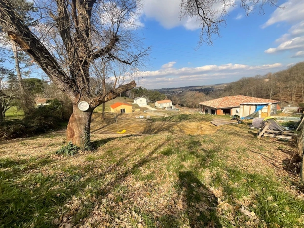Un jolie Terrain à vendre de 1 356,00 m² GRAULHET (81)