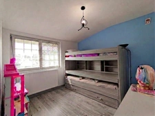 02100 GRICOURT - MAISON SEMI MITOYENNE - VIE DE PLAIN PIED - 4 CHAMBRES - JARDIN - DPE D