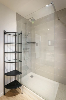 Exclusivité-02100 Saint-Quentin-LOFT 327m2- Classé en C - 4 chambres- 1 salle de bain-2 salles d'eau-Jardin-Garage