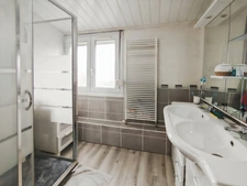 Maison individuelle quartier CEPY- habitable de plain pied- 5 chambres- 2 garages- jardin - classé en C