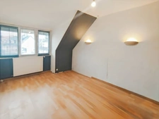 Maison individuelle quartier CEPY- habitable de plain pied- 5 chambres- 2 garages- jardin - classé en C