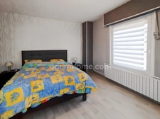  02100 Neuville Saint-Amand- Maison individuelle 130m2 sans mitoyenneté- 3 chambres – garage- cour avec jardinet 