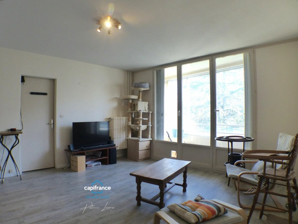 Dpt Côte d'Or (21), à vendre CHENOVE appartement T4 de 82 m²  avec balcon et ascenseur
