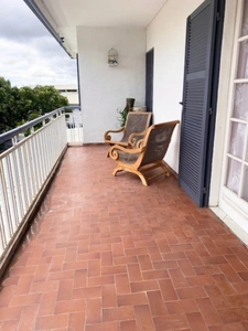 SAINT DENIS (974) Maison à vendre 8 pièces de 218 m² sur 2 niveaux - Garage - Sur parcelle de 755 m²