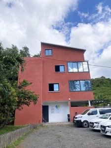 A vendre SAINT PAUL (97460), Immeuble de 4 niveaux, surface total 360 m² avec parking sur parcelle de 1026 m²