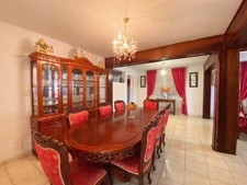 SAINT DENIS (974) Maison à vendre 8 pièces de 218 m² sur 2 niveaux - Garage - Sur parcelle de 755 m²