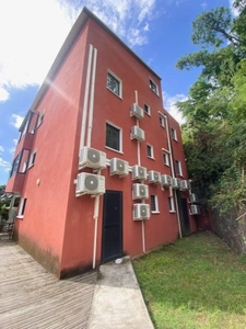 A vendre SAINT PAUL (97460), Immeuble de 4 niveaux, surface total 360 m² avec parking sur parcelle de 1026 m²