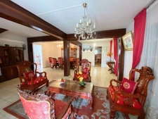 SAINT DENIS (974) Maison à vendre 8 pièces de 218 m² sur 2 niveaux - Garage - Sur parcelle de 755 m²