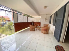 SAINT DENIS (974) Maison à vendre 8 pièces de 218 m² sur 2 niveaux - Garage - Sur parcelle de 755 m²