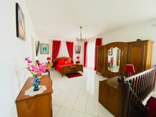 SAINT DENIS (974) Maison à vendre 8 pièces de 218 m² sur 2 niveaux - Garage - Sur parcelle de 755 m²