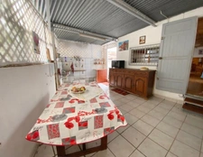 SAINT DENIS (974) Maison à vendre 8 pièces de 218 m² sur 2 niveaux - Garage - Sur parcelle de 755 m²