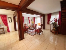 SAINT DENIS (974) Maison à vendre 8 pièces de 218 m² sur 2 niveaux - Garage - Sur parcelle de 755 m²