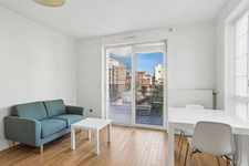 GRAND STUDIO lumineux avec balcon, au calme, sur jardin