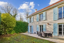 CHATOU- MAISON FAMILIALE récente - 5 chambres - Résidence privée fermée.