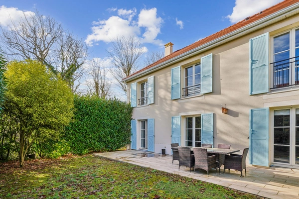 CHATOU- MAISON FAMILIALE récente - 5 chambres - Résidence privée fermée.