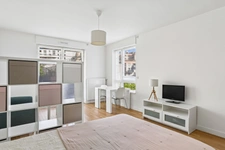 GRAND STUDIO lumineux avec balcon, au calme, sur jardin