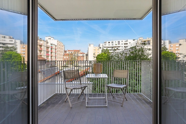 GRAND STUDIO lumineux avec balcon, au calme, sur jardin