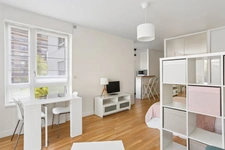 GRAND STUDIO lumineux avec balcon, au calme, sur jardin