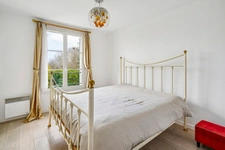 CHATOU - Recent FAMILY HOME - 5 bedrooms - Private gated residence.