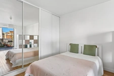 GRAND STUDIO lumineux avec balcon, au calme, sur jardin