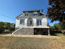 Potentiel architectural et confort au cœur de Coat Pin : Une demeure de caractère à Riec-sur-Bélon (56)