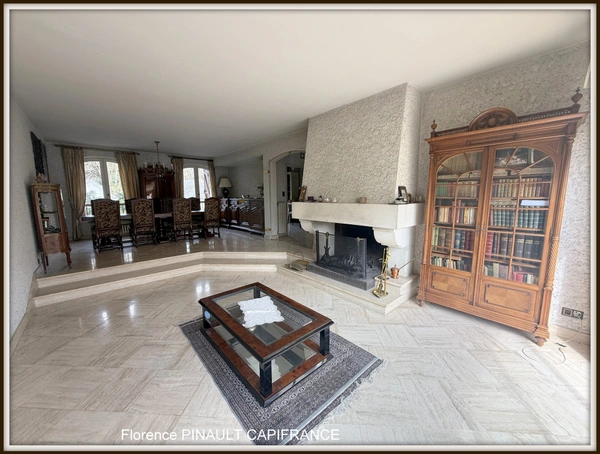 Ensemble immmobilier maison de ville et maison à rénover