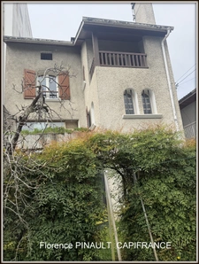 Ensemble immmobilier maison de ville et maison à rénover