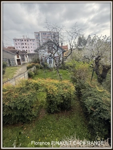 Ensemble immmobilier maison de ville et maison à rénover