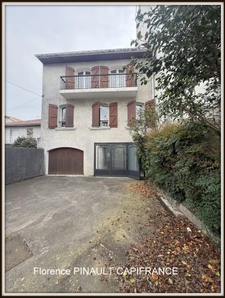 Ensemble immmobilier maison de ville et maison à rénover